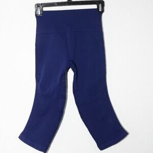 Lululemon blue ruched cropped active wear pants 2
